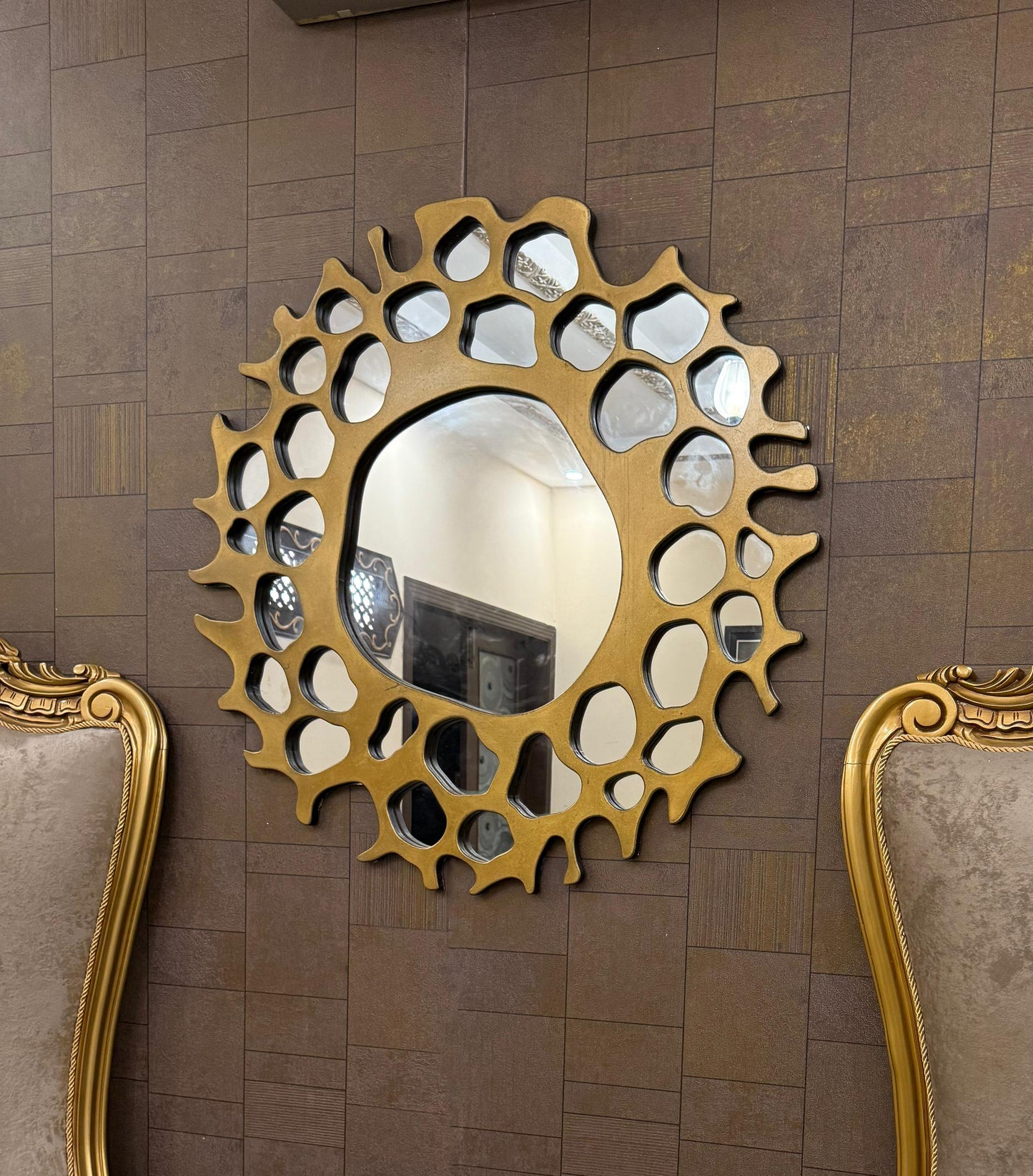 Luxury Gold Wall Mirror with Artistic Wooden Frame – Modern Decorative Mirror for Living Room
