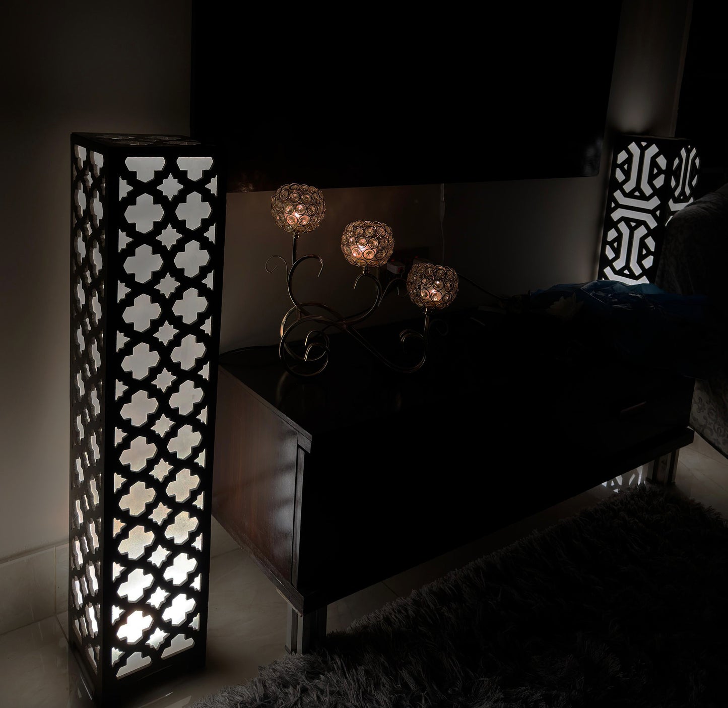 Geometric Cutout Wooden Floor Lamp – 24" Ambient Glow