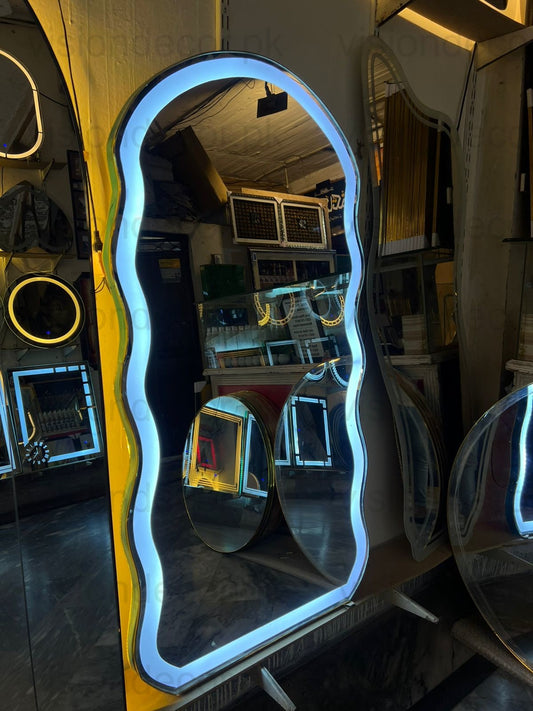 LED Standing Wall Mirror – Full-Length Wavy Mirror with Light